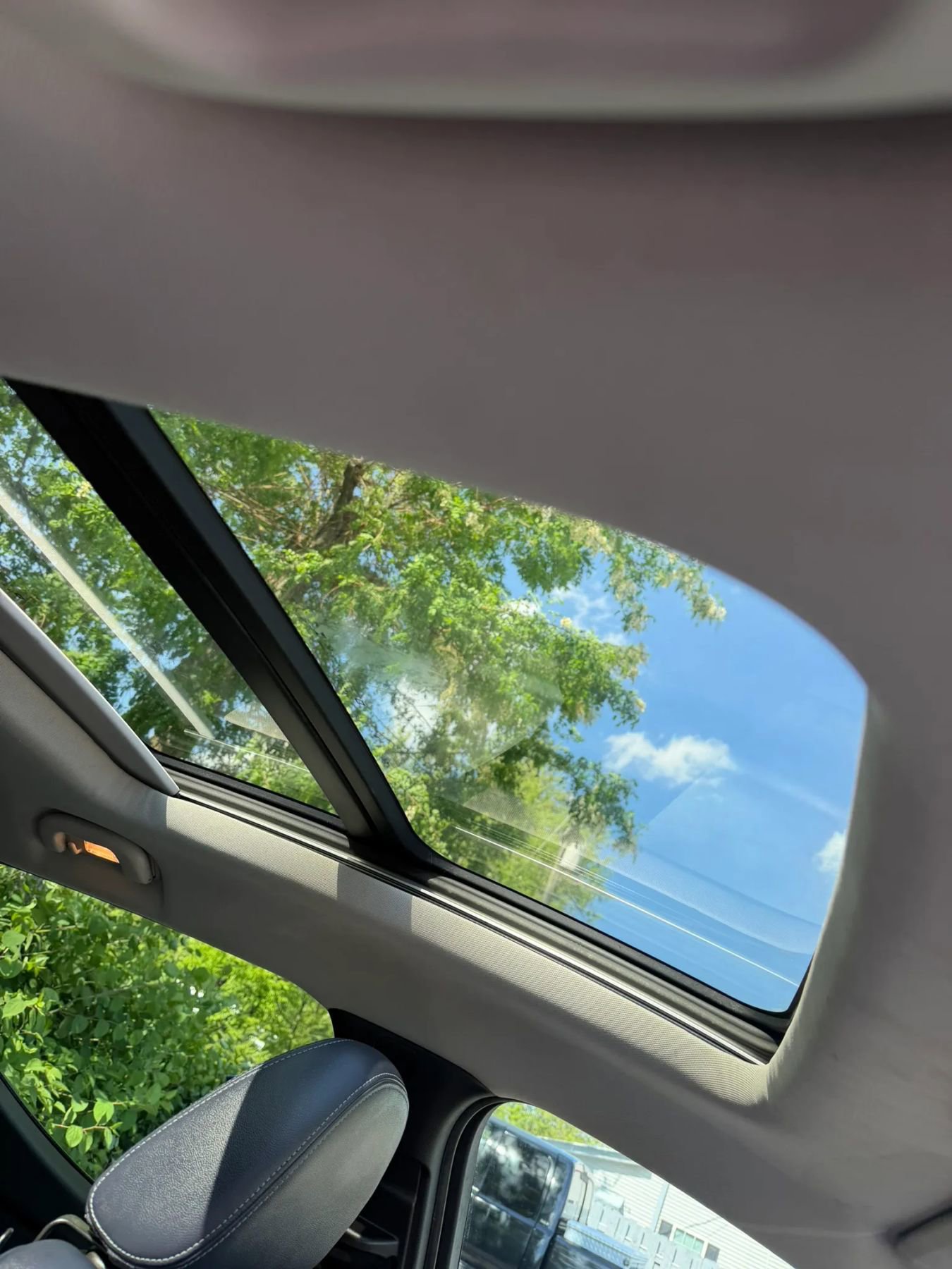 Used 2022 Chevrolet Bolt EUV Premier w/ Launch Edition FWD image 18