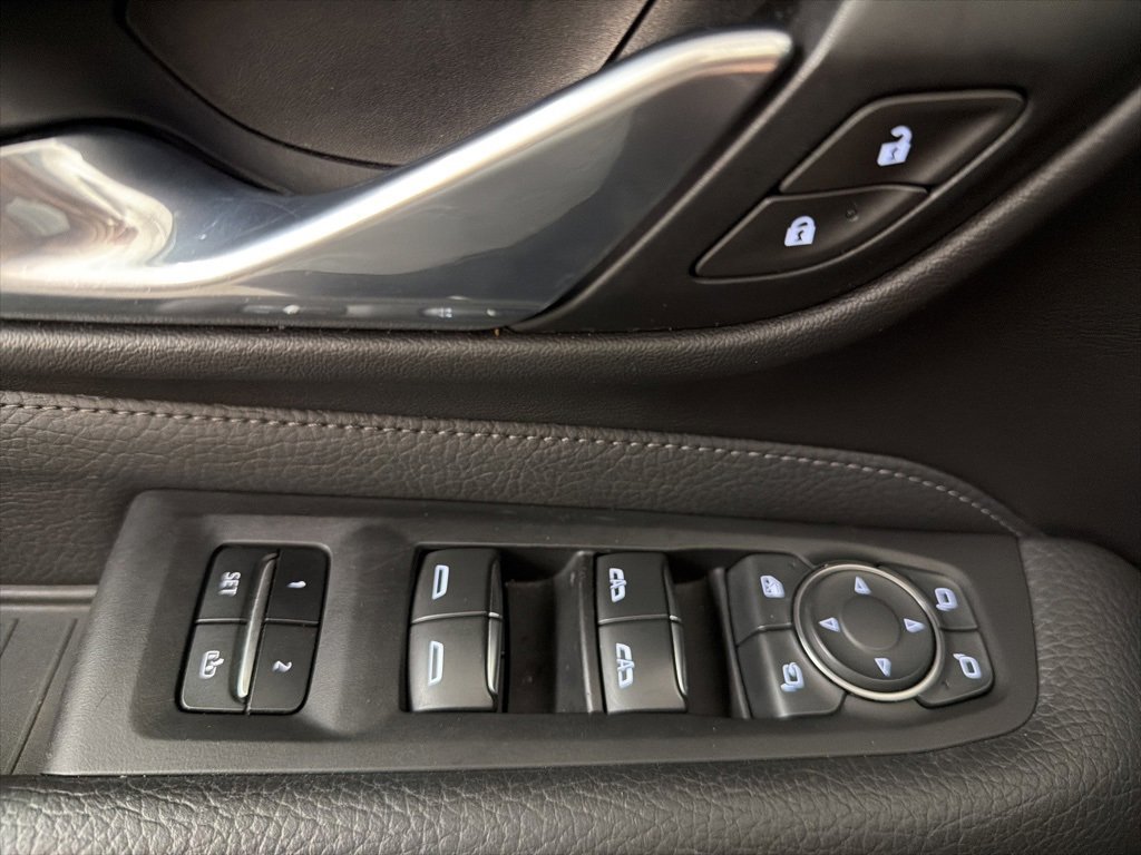 Used 2021 GMC Yukon Denali w/ Denali Premium Package image 16