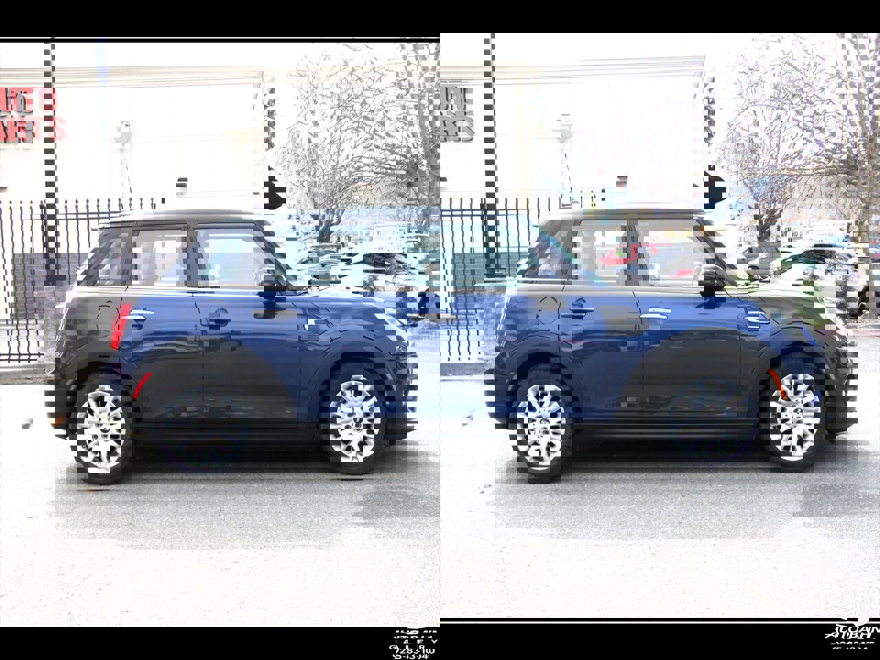 Used 2015 MINI Cooper 4-Door Hardtop w/ Premium Package image 9