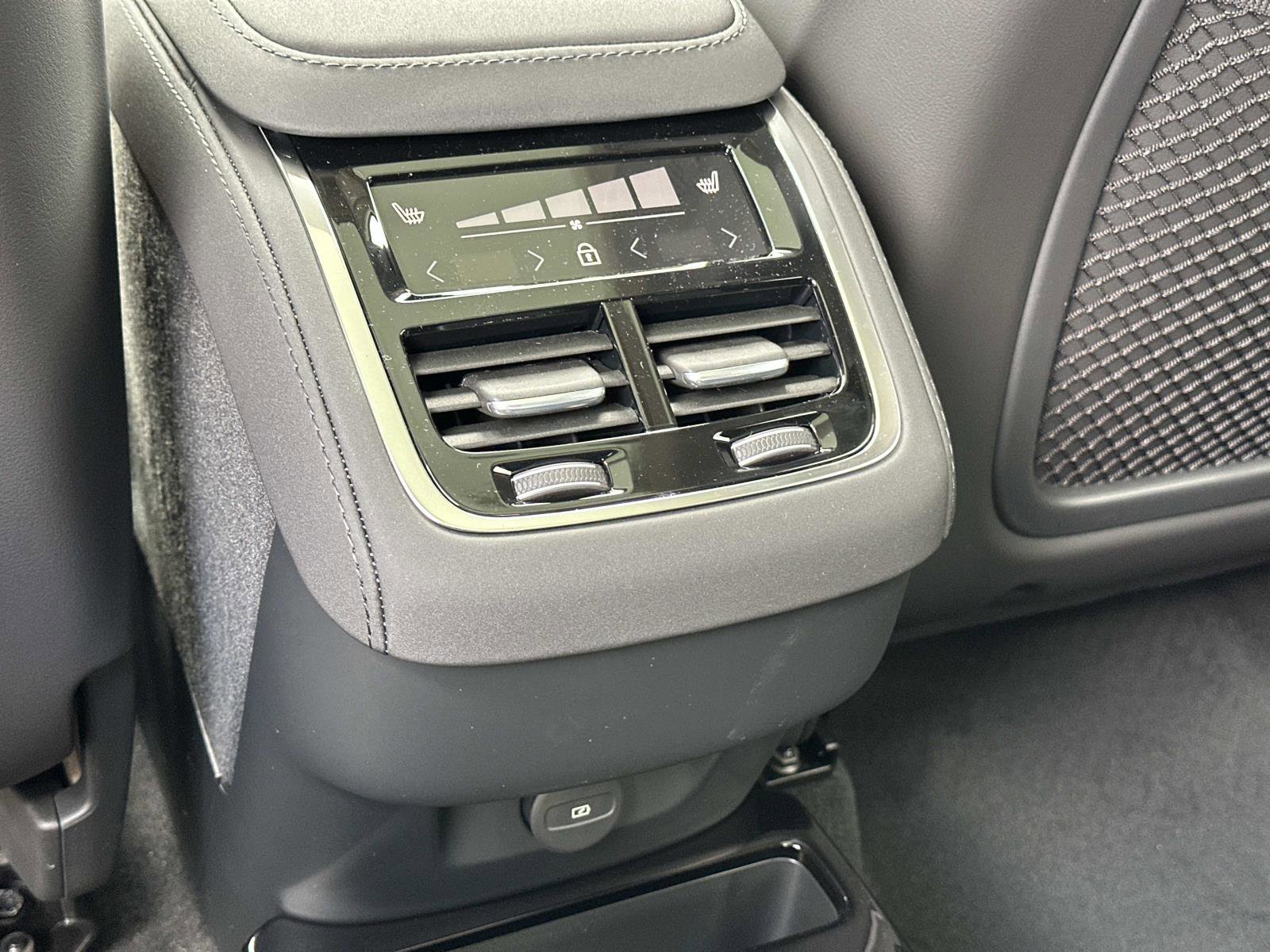 New 2026 Volvo XC90 B5 Plus AWD/4WD image 10