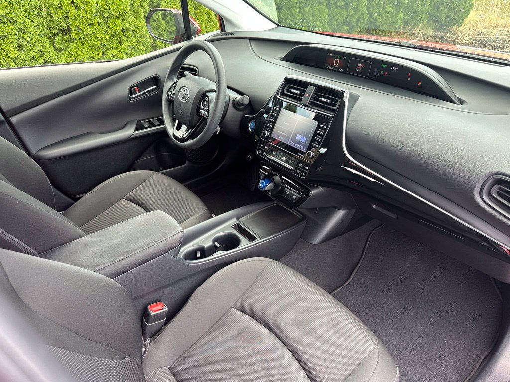 Certified 2021 Toyota Prius L Eco FWD image 27