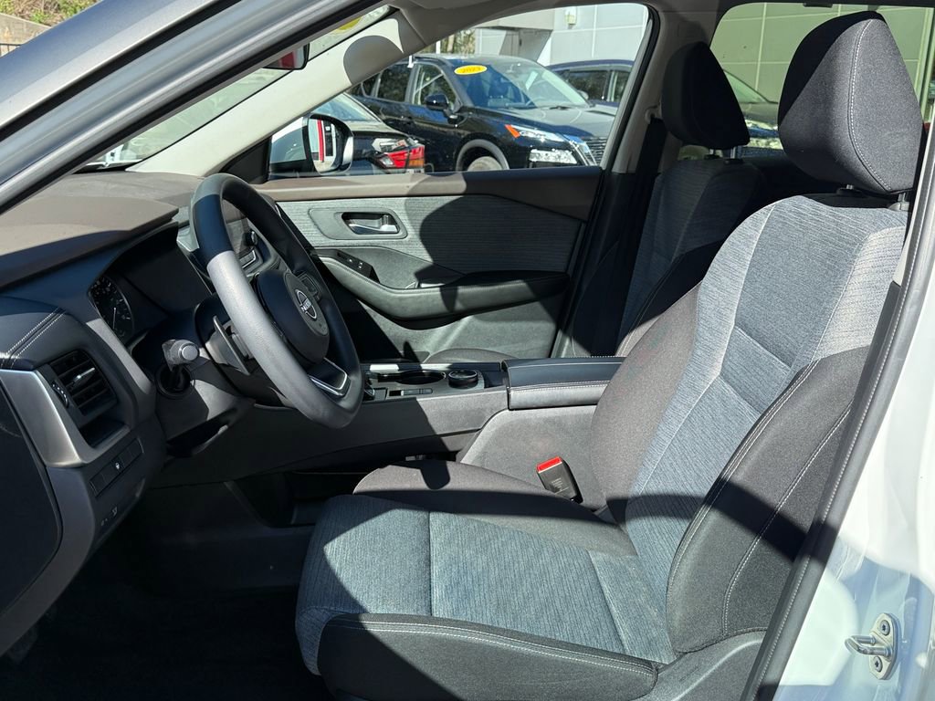 Used 2023 Nissan Rogue SV AWD/4WD image 17