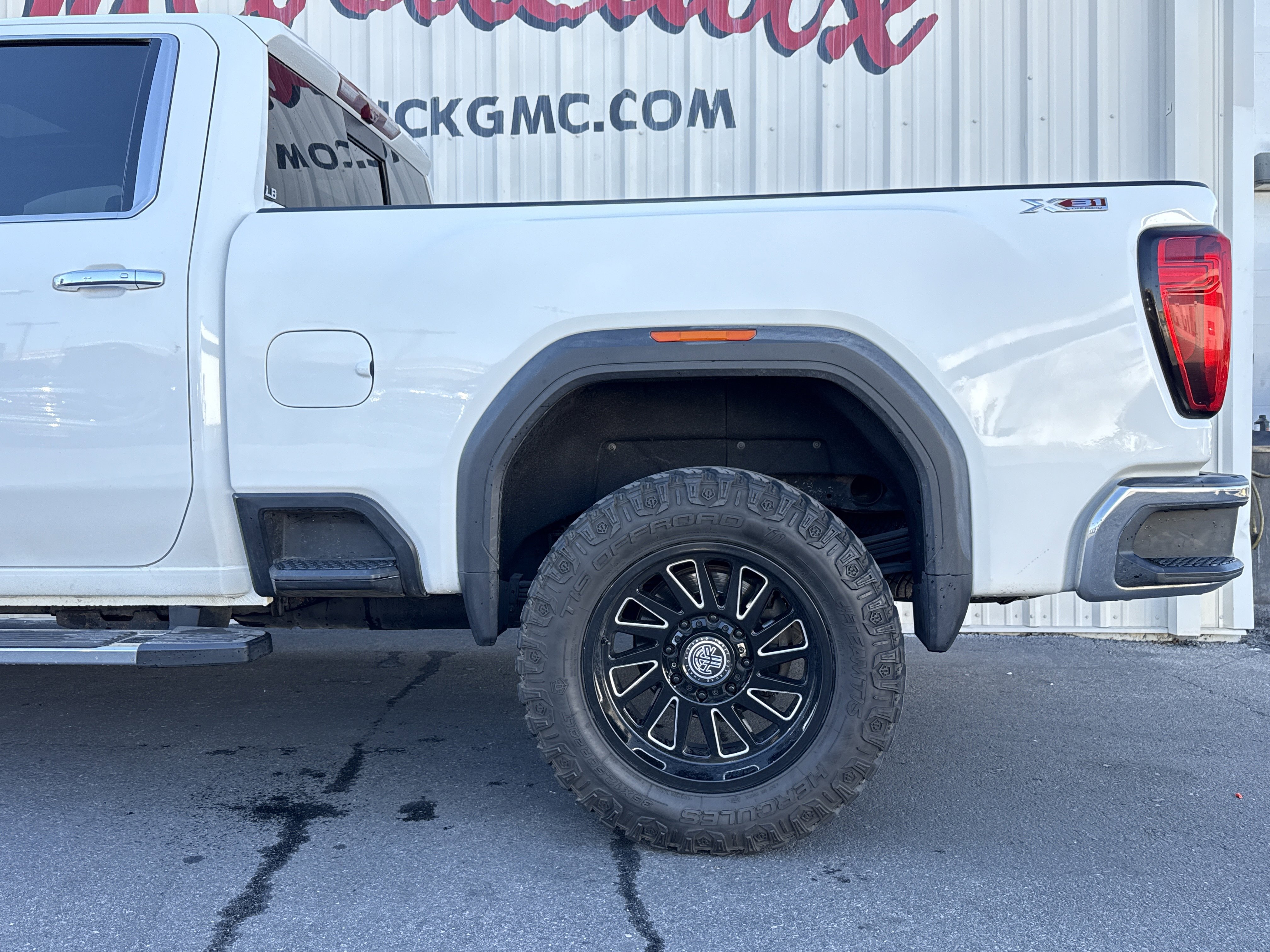 Used 2020 GMC Sierra 2500 SLT w/ SLT Premium Plus Package image 2