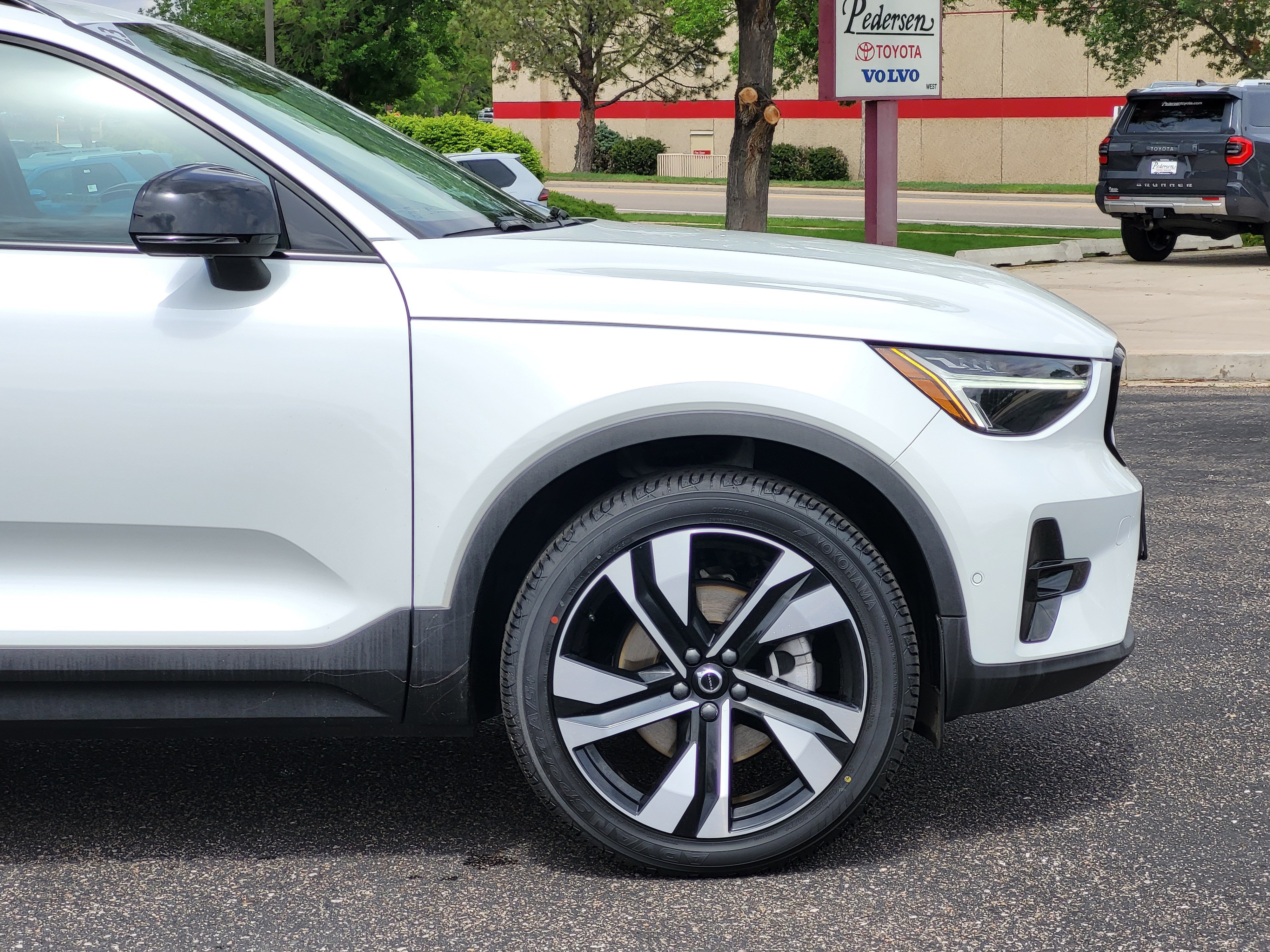 Certified 2023 Volvo XC40 B5 Plus w/ Driver Assist Package AWD/4WD image 7