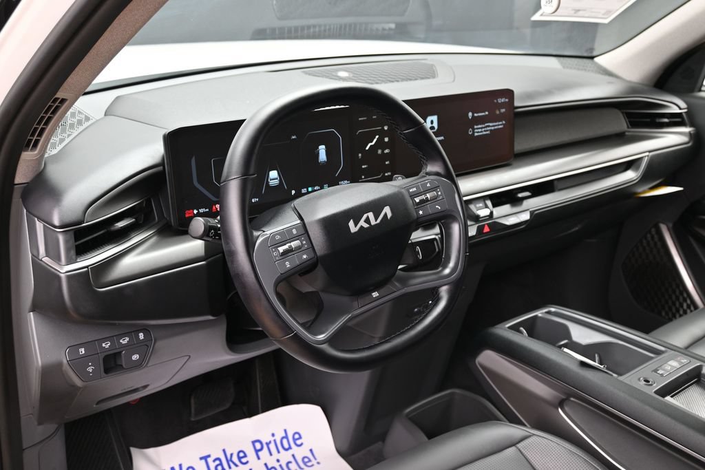 Used 2024 Kia EV9 Light RWD image 18