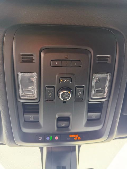 Used 2022 Chevrolet Suburban High Country image 14