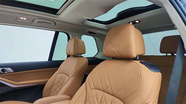 Used 2025 BMW X7 xDrive40i w/ Executive Package image 34