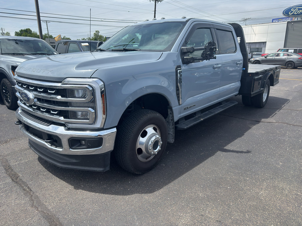 Used 2025 Ford F350 Lariat AWD/4WD image 1
