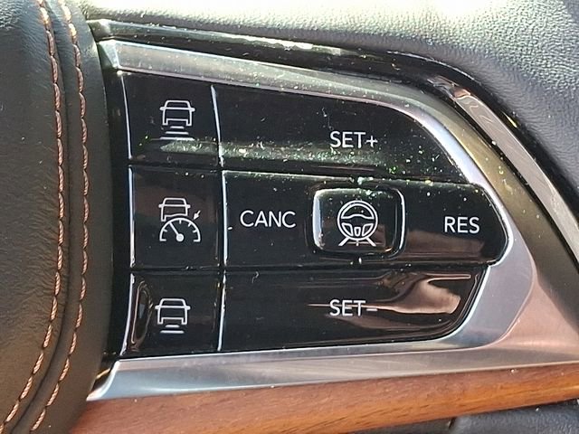 Used 2022 Jeep Grand Cherokee Summit AWD/4WD image 22