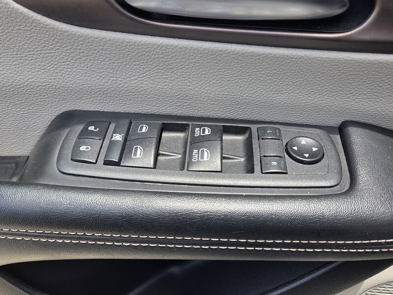 Certified 2023 Chrysler Voyager LX FWD image 19