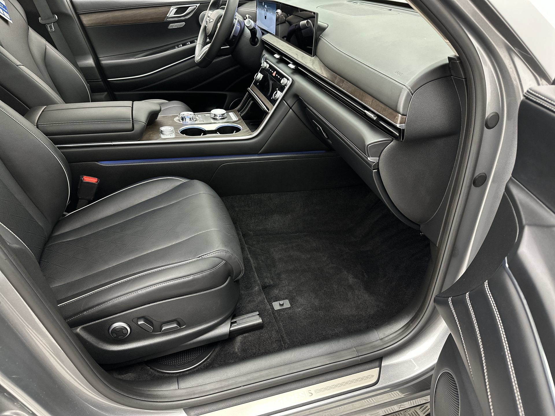 Certified 2026 Genesis GV80 2.5T Prestige AWD/4WD image 26