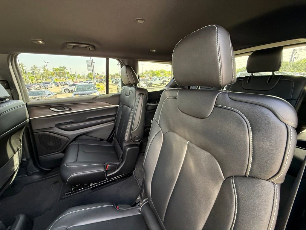 Used 2025 Jeep Grand Cherokee L Limited w/ Black Appearance Package AWD/4WD image 24