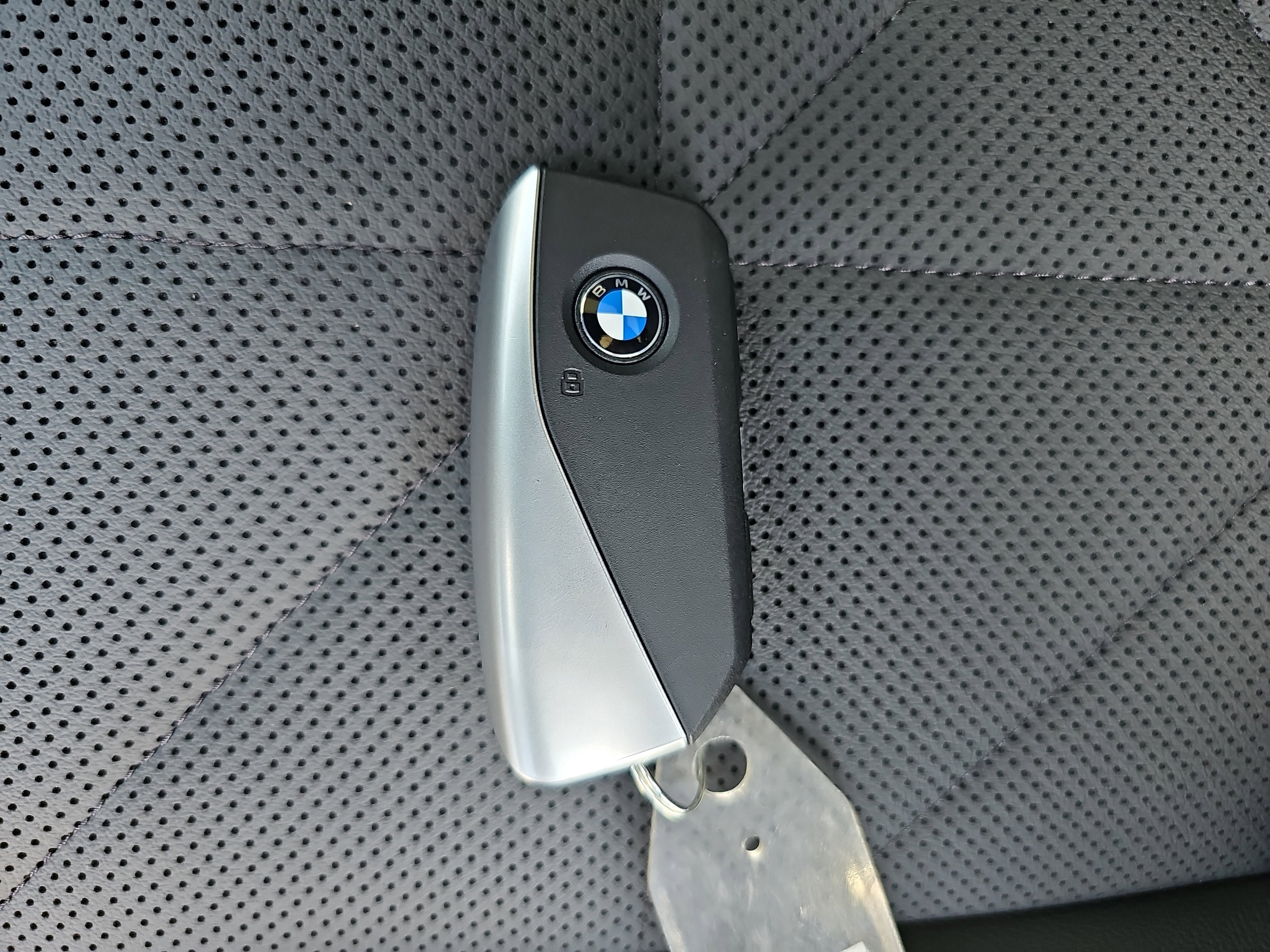 New 2026 BMW iX xDrive60 w/ Premium Package image 36