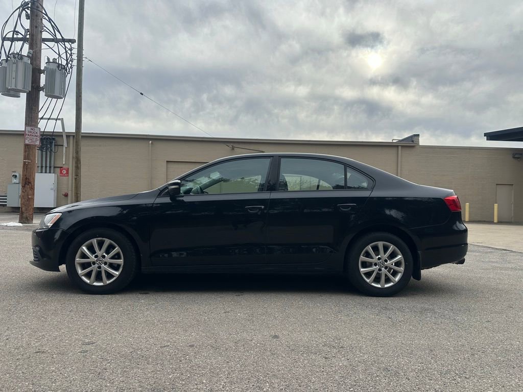 Used 2011 Volkswagen Jetta SE image 3
