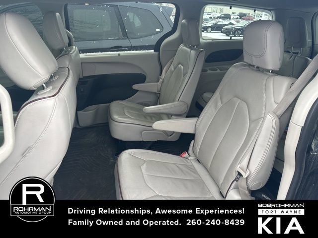 Used 2020 Chrysler Pacifica Limited image 8