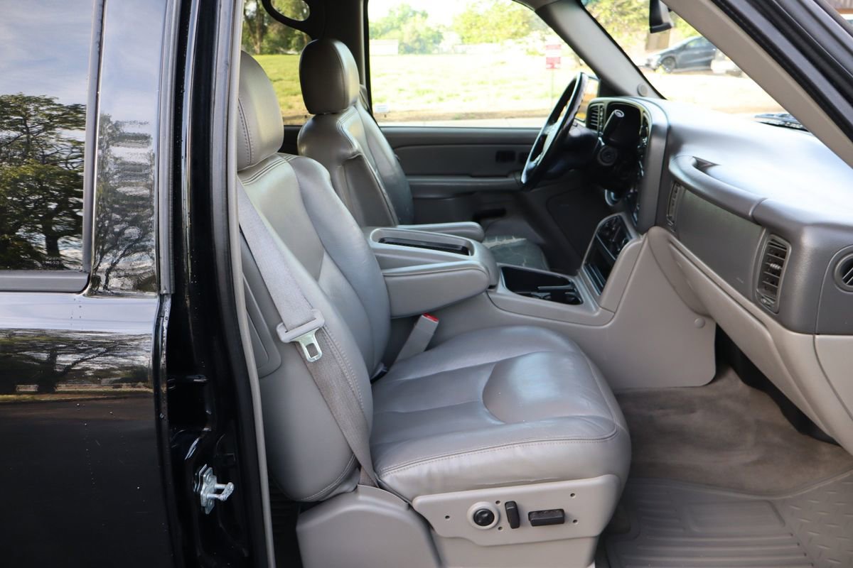 Used 2005 Chevrolet Avalanche Z71 w/ Sun And Sound Package AWD/4WD image 21
