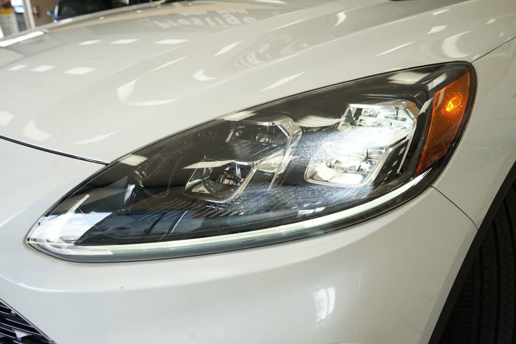 Used 2020 Ford Escape Titanium image 22