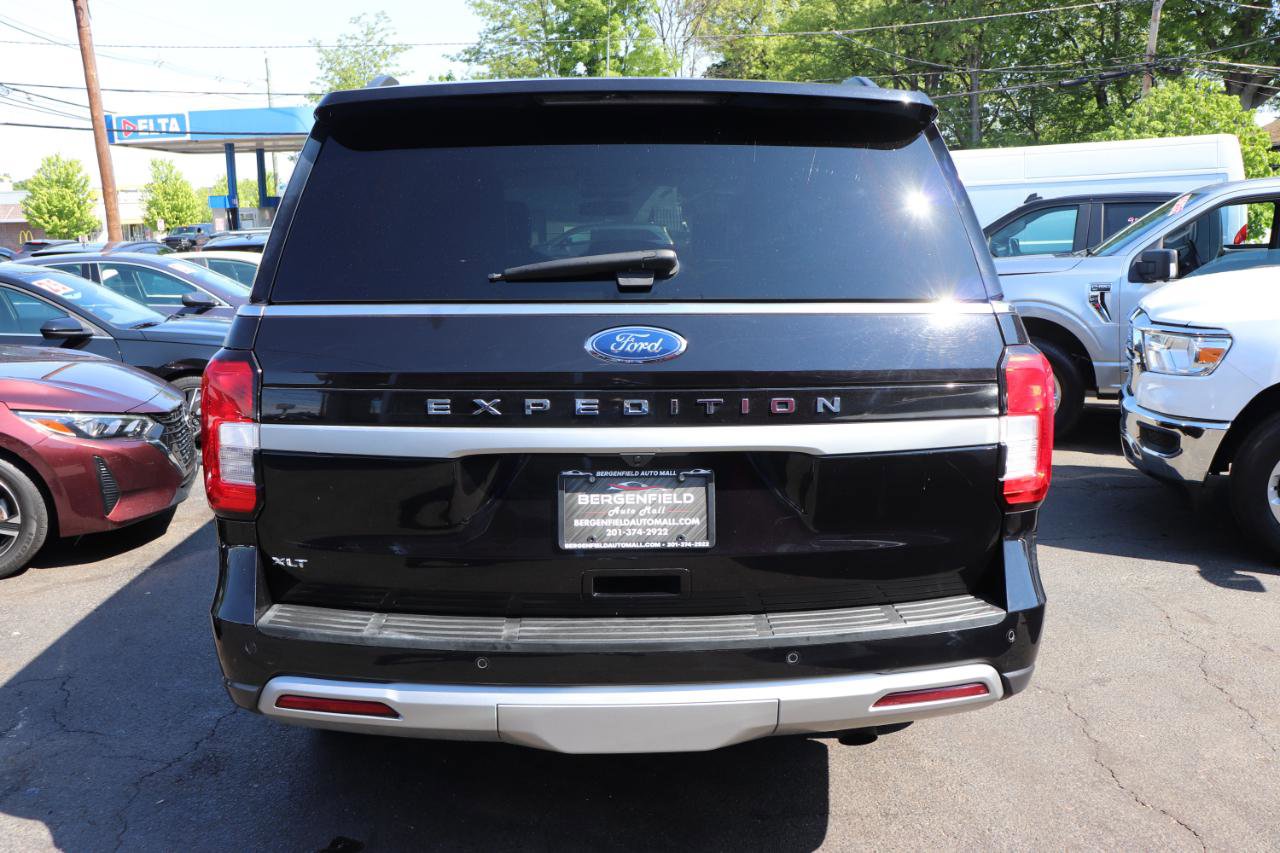 Used 2024 Ford Expedition XLT AWD/4WD image 4