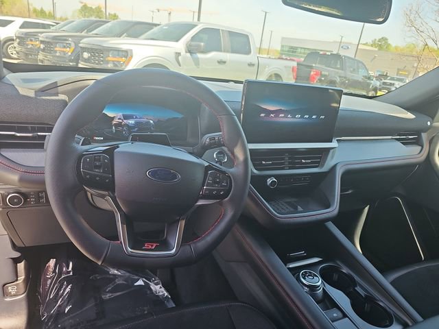 Used 2025 Ford Explorer ST image 17