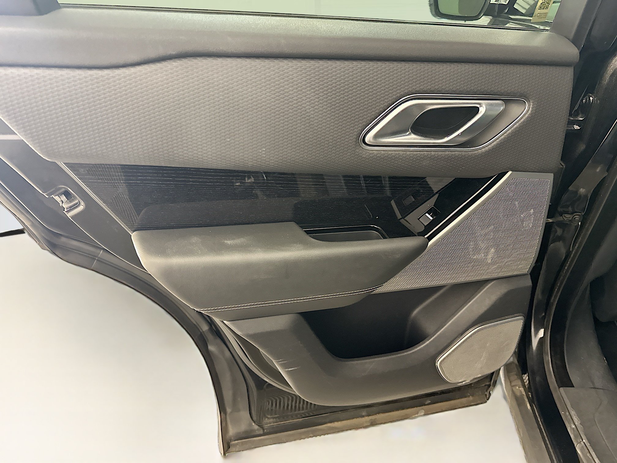 Used 2021 Land Rover Range Rover Velar R-Dynamic S AWD/4WD image 28