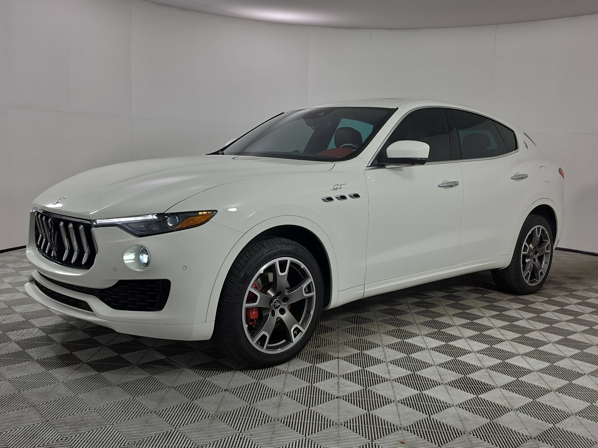 Used 2023 Maserati Levante GT AWD/4WD image 3