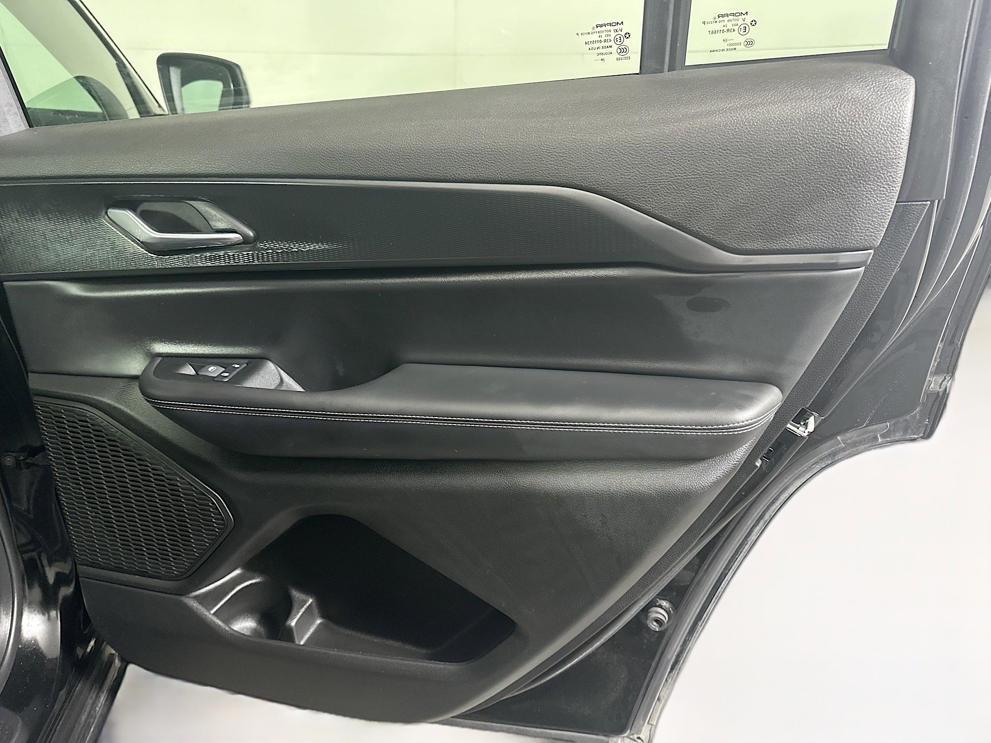 Used 2025 Jeep Grand Cherokee L Laredo image 33