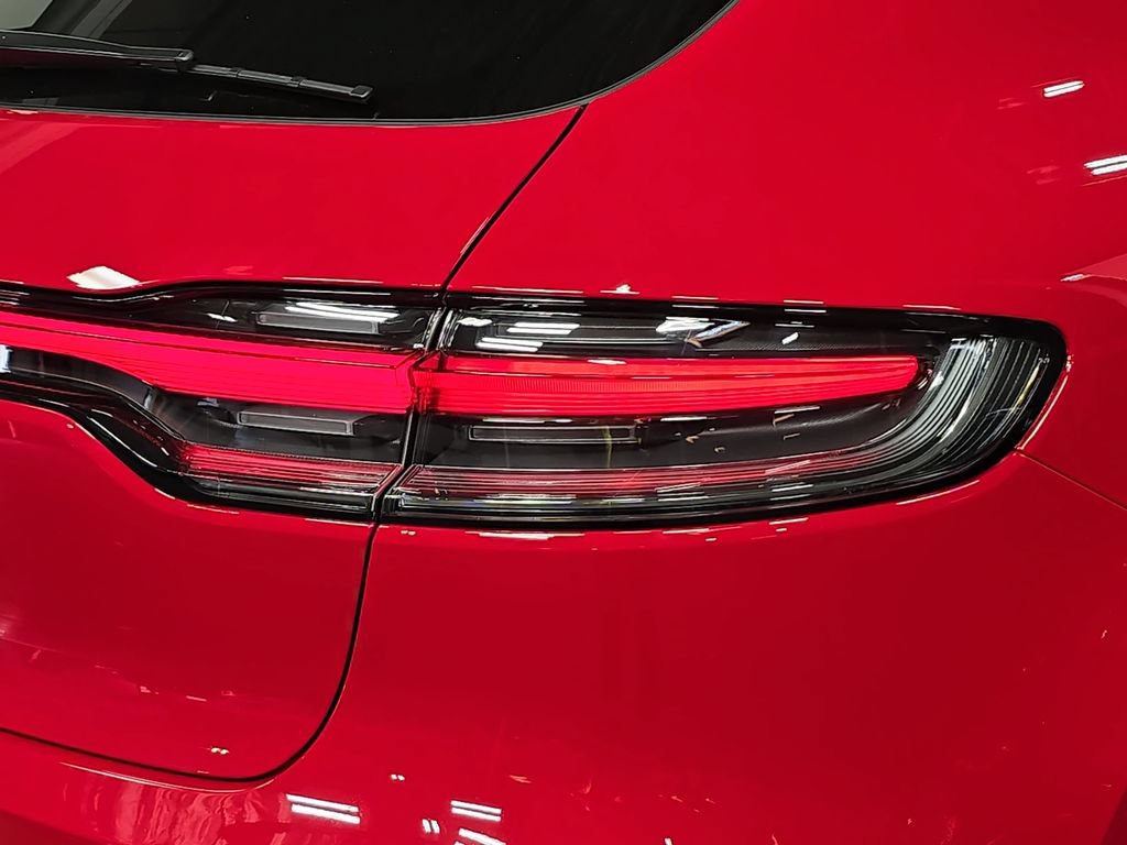 Certified 2026 Porsche Macan AWD/4WD image 30