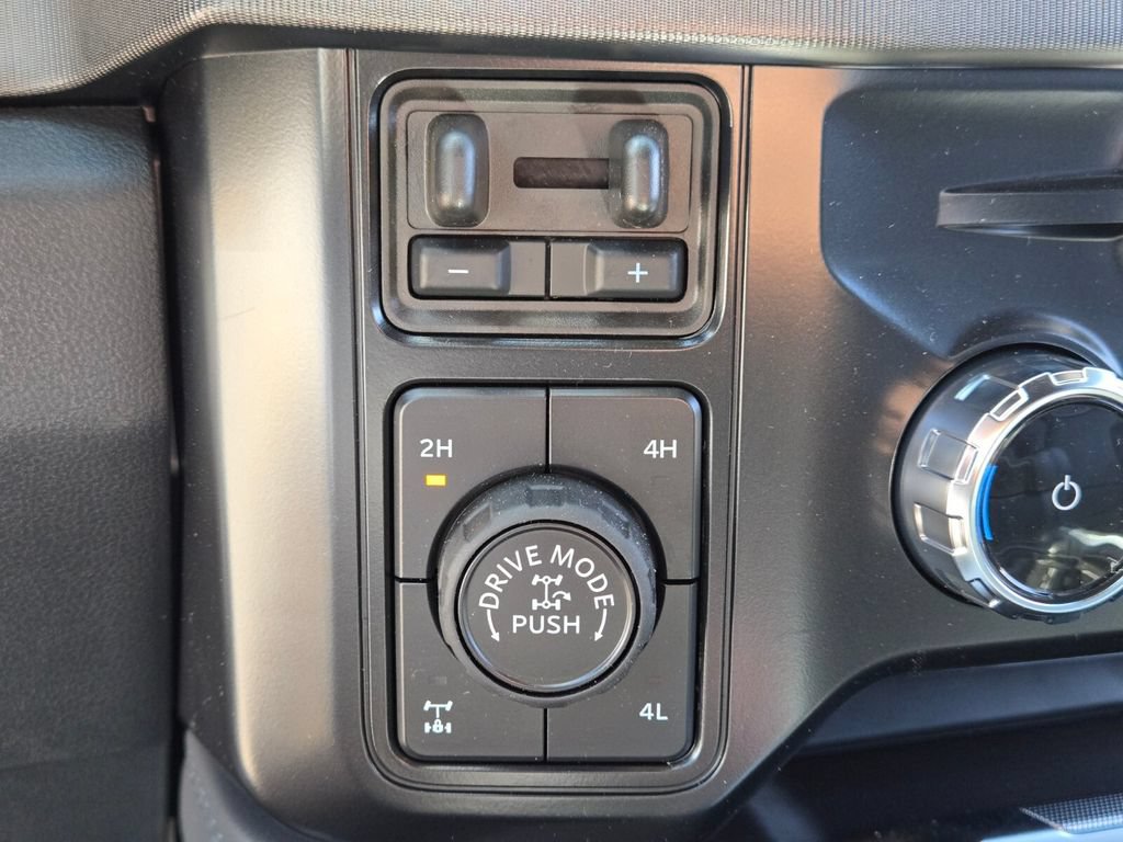 New 2026 Ford F350 Platinum w/ Tremor Off-Road Package AWD/4WD image 18