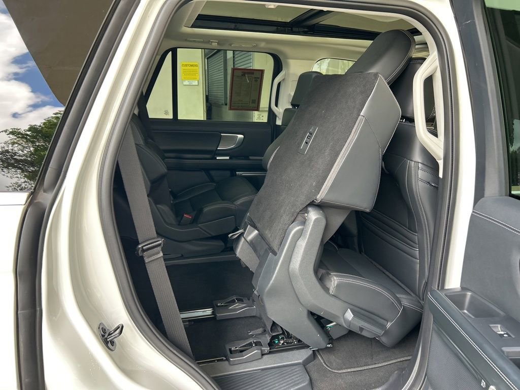 Used 2025 Ford Expedition Platinum image 38