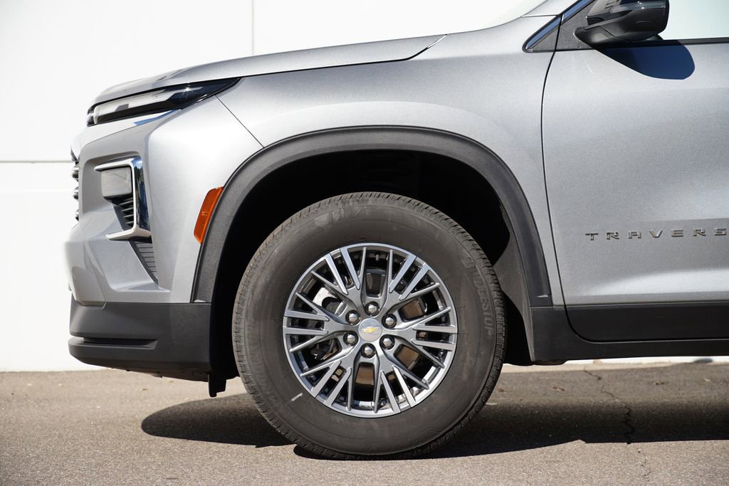 Used 2025 Chevrolet Traverse LT image 11
