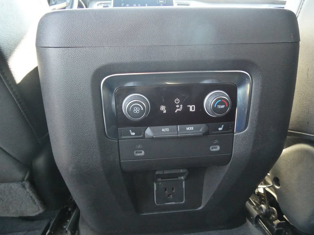Certified 2023 Chevrolet Suburban Z71 w/ Luxury Package AWD/4WD image 23