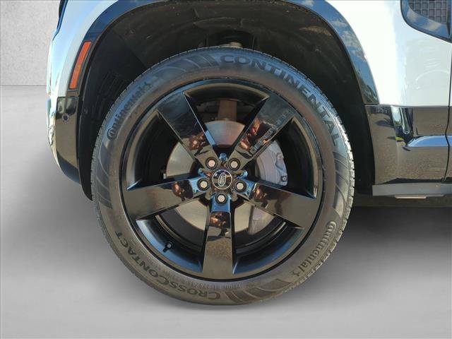 Used 2022 Land Rover Defender 110 X-Dynamic SE AWD/4WD image 24
