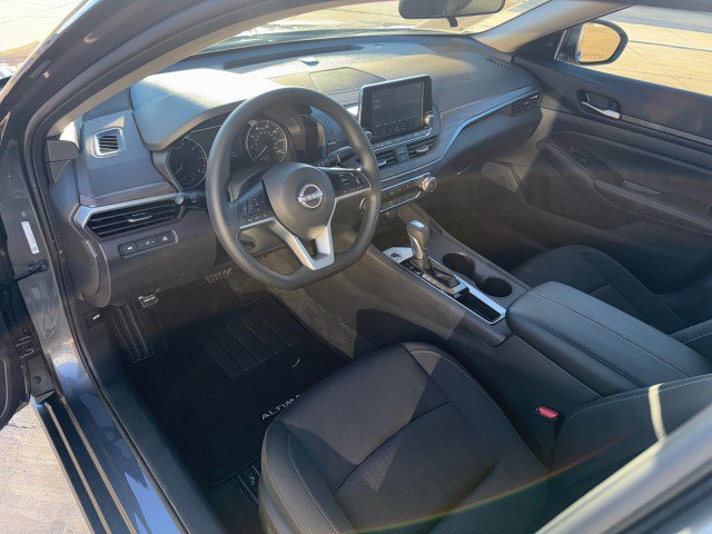 Used 2025 Nissan Altima 2.5 SV image 11