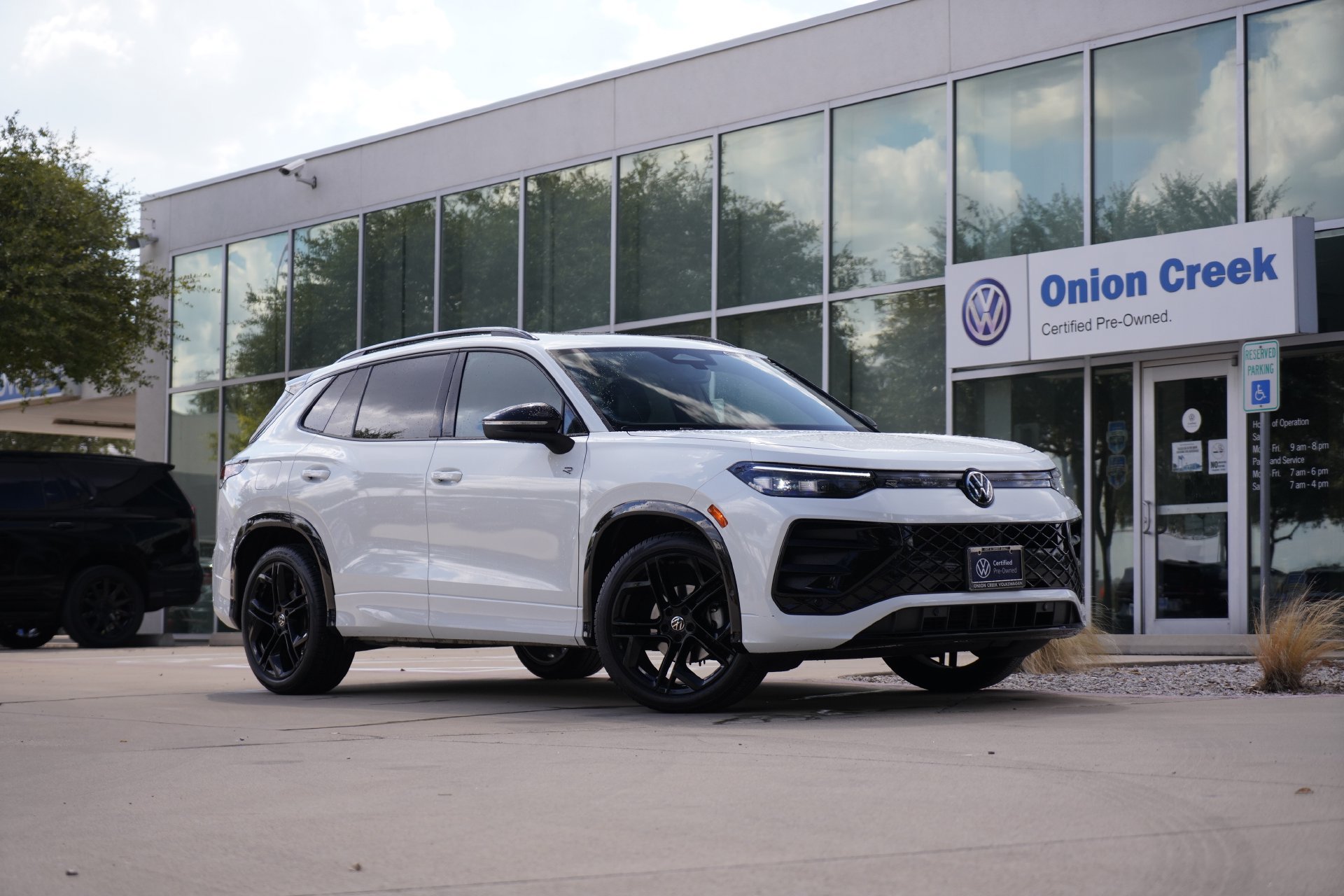 Certified 2026 Volkswagen Tiguan SE R-Line FWD image 1