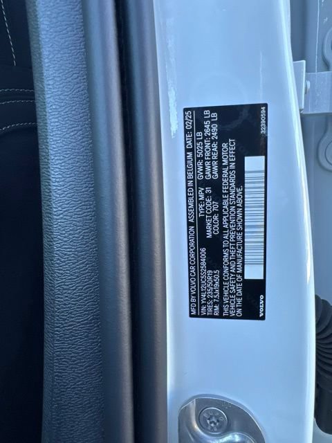 Certified 2025 Volvo XC40 B5 Plus AWD/4WD image 28