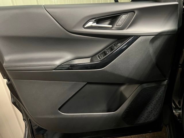 Used 2025 Chevrolet Equinox LT w/ Midnight Edition image 12