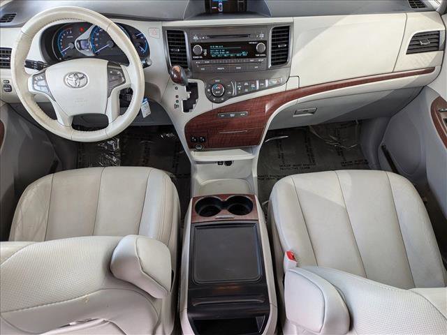 Used 2014 Toyota Sienna XLE image 16