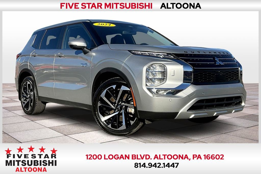 Used 2024 Mitsubishi Outlander SE image 1