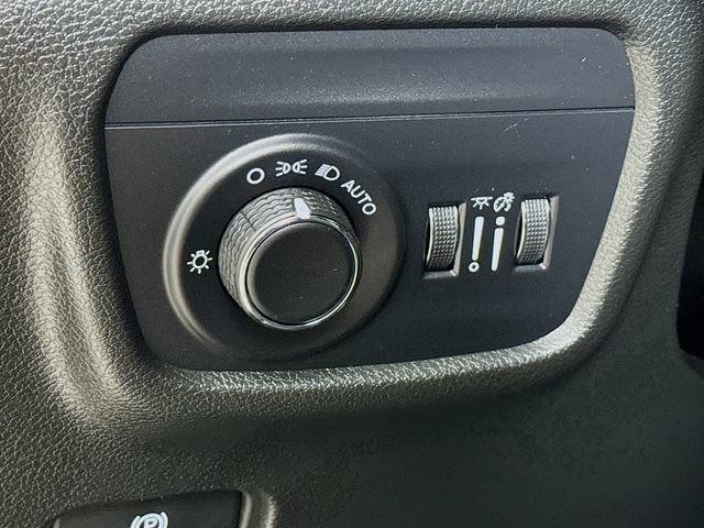 Used 2025 Jeep Grand Cherokee L Altitude image 10