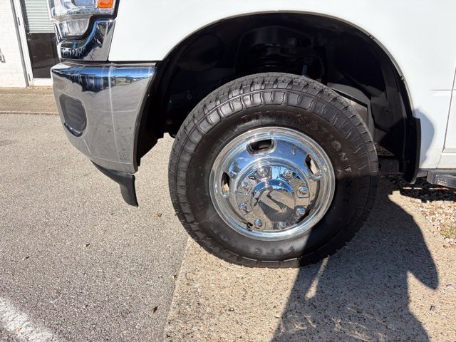 Used 2024 RAM 3500 Tradesman w/ Chrome Appearance Group AWD/4WD image 15
