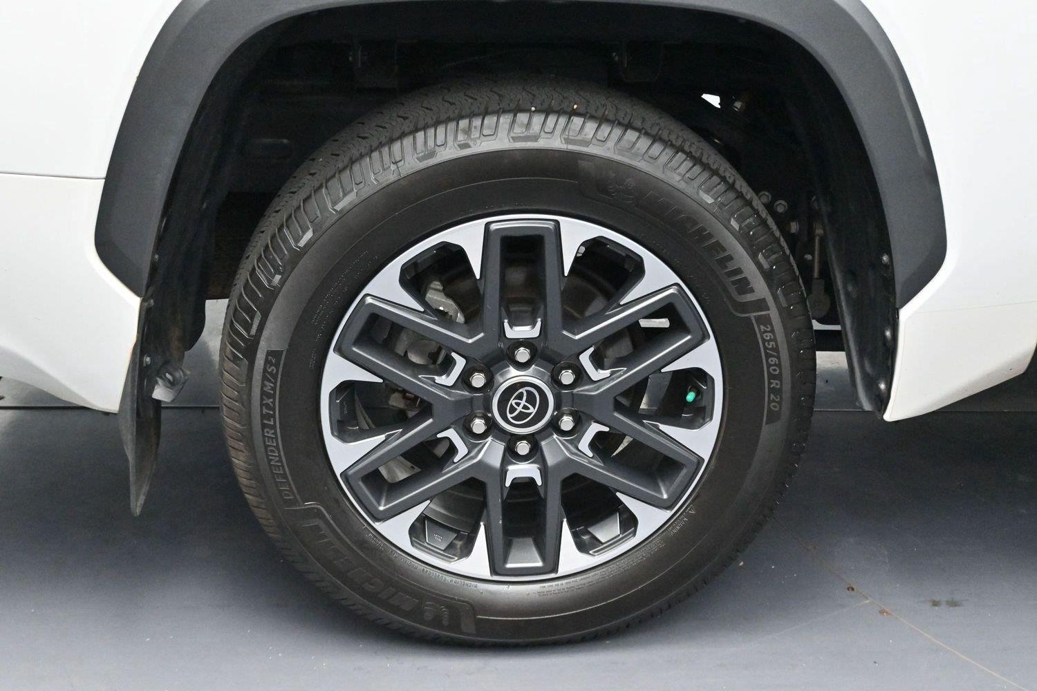 Used 2023 Toyota Tundra Limited AWD/4WD image 36
