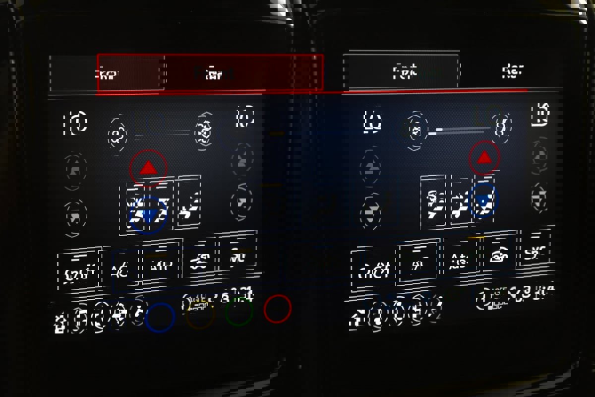 Used 2023 Chevrolet Traverse LT w/ LPO, Cargo Package image 30