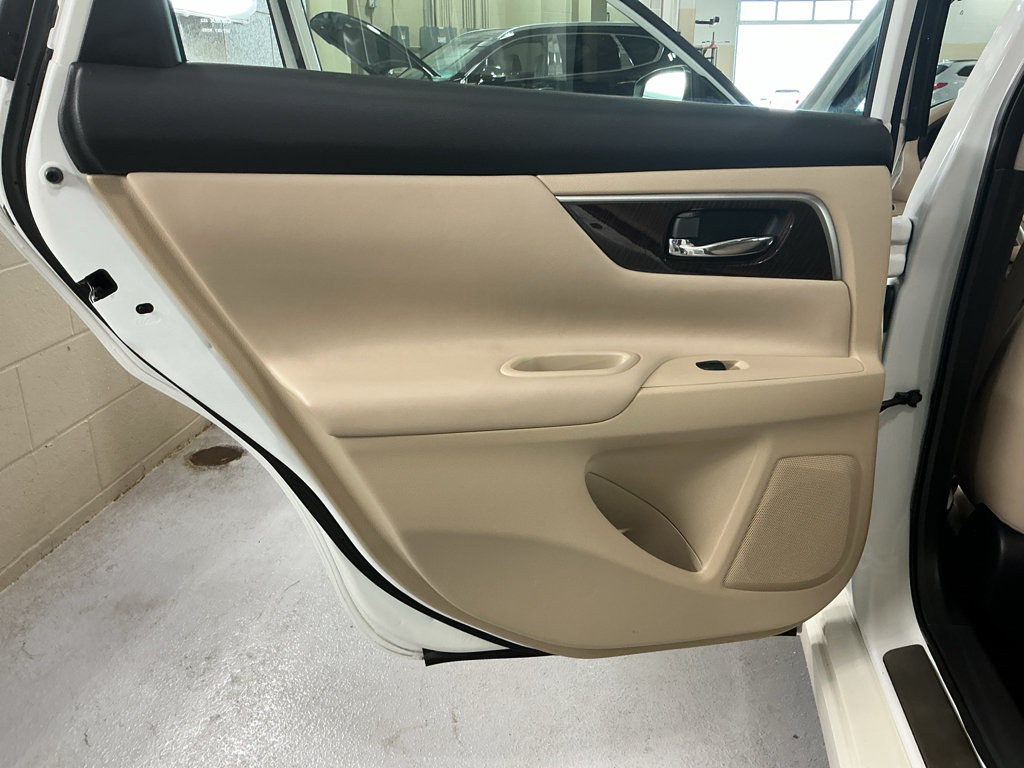 Used 2015 Nissan Altima 2.5 SL w/ Technology Package FWD image 23