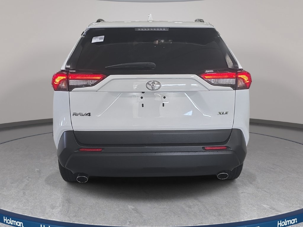 Used 2022 Toyota RAV4 XLE w/ Convenience Package FWD image 7