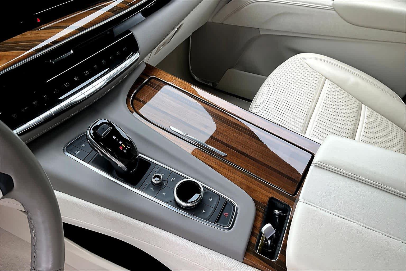 Used 2024 Cadillac Escalade Sport Platinum w/ LPO, ONYX Package AWD/4WD image 30