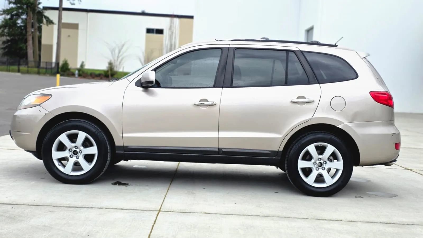 Used 2007 Hyundai Santa Fe SE image 2
