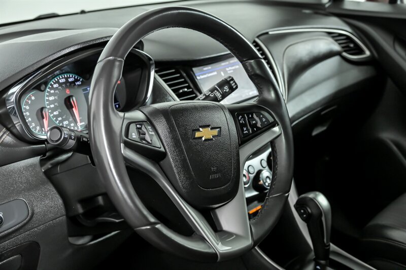 Used 2020 Chevrolet Trax LT w/ Driver Confidence Package AWD/4WD image 20