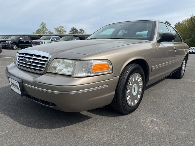 Used 2003 Ford Crown Victoria RWD image 1