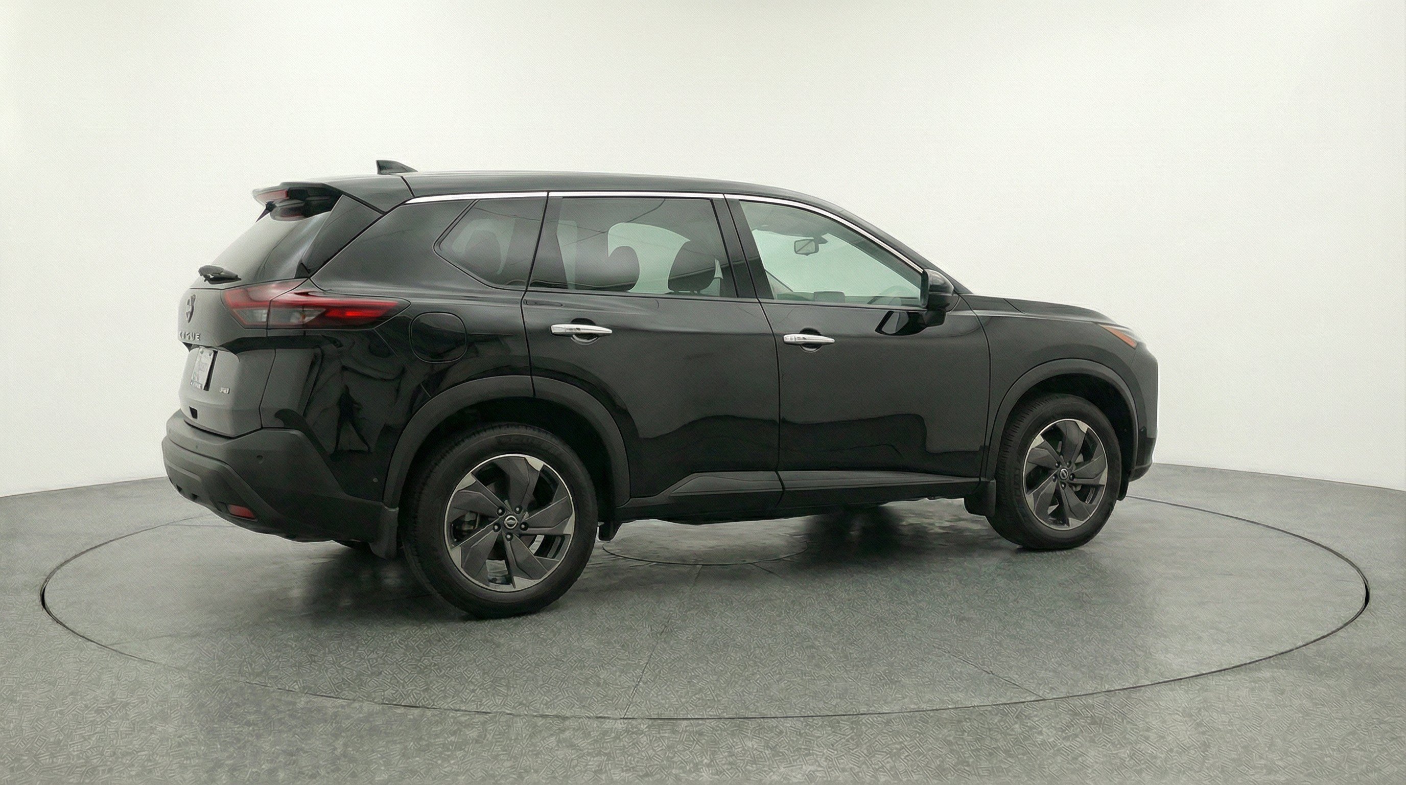 Used 2025 Nissan Rogue SV AWD/4WD image 9