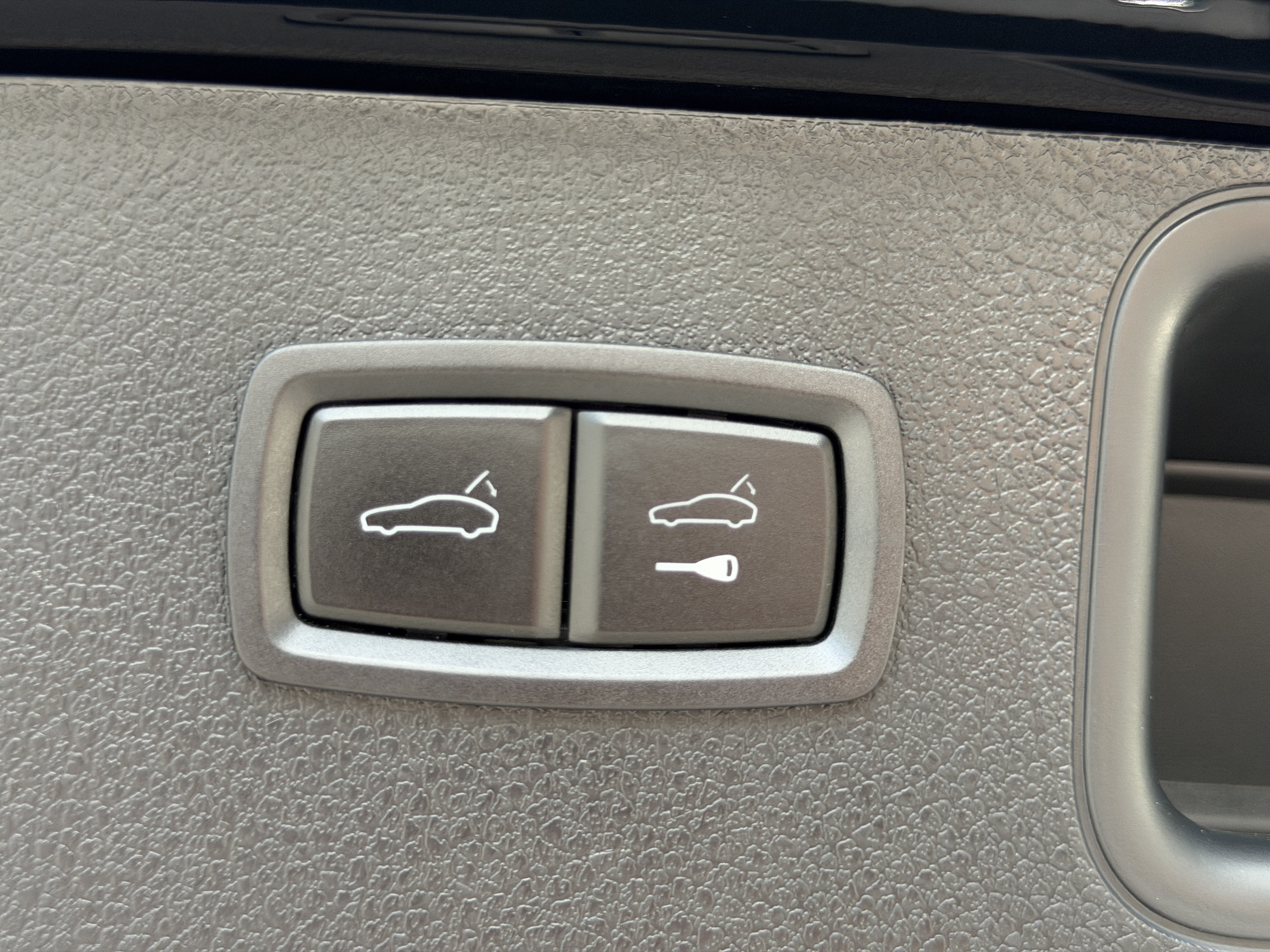 Certified 2023 Porsche Macan Turbo AWD/4WD image 14